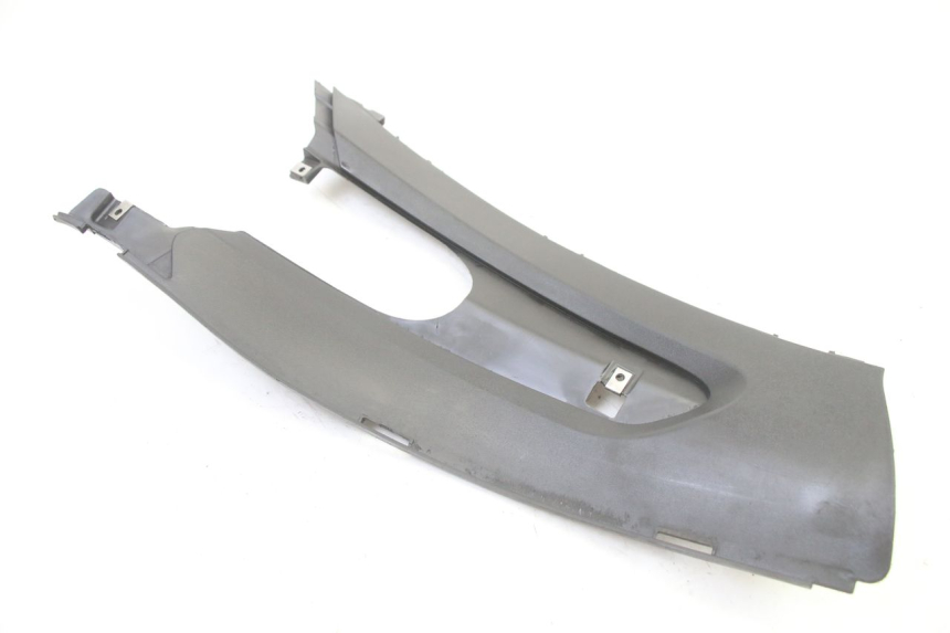 photo de TRITTBRETT VERKLEIDUNG MITTE RECHTS GILERA RUNNER SP 50 (2006 - 2008)