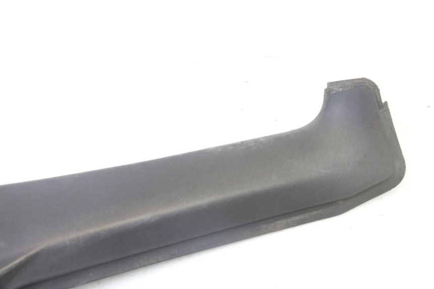 photo de TRITTBRETT VERKLEIDUNG MITTE RECHTS APRILIA SR R 2T LC 50 (2018 - 2021)