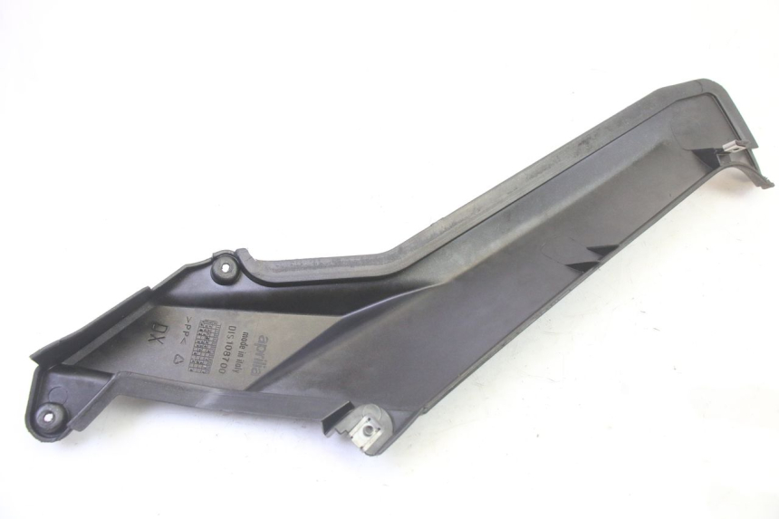 photo de TRITTBRETT VERKLEIDUNG MITTE RECHTS APRILIA SR R 2T LC 50 (2018 - 2021)