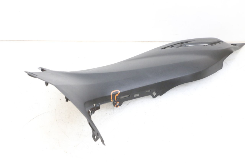 photo de TRITTBRETT VERKLEIDUNG MITTE RECHTS YAMAHA TRICITY 300 (2020 - 2024) - Zoom auf Komponenten