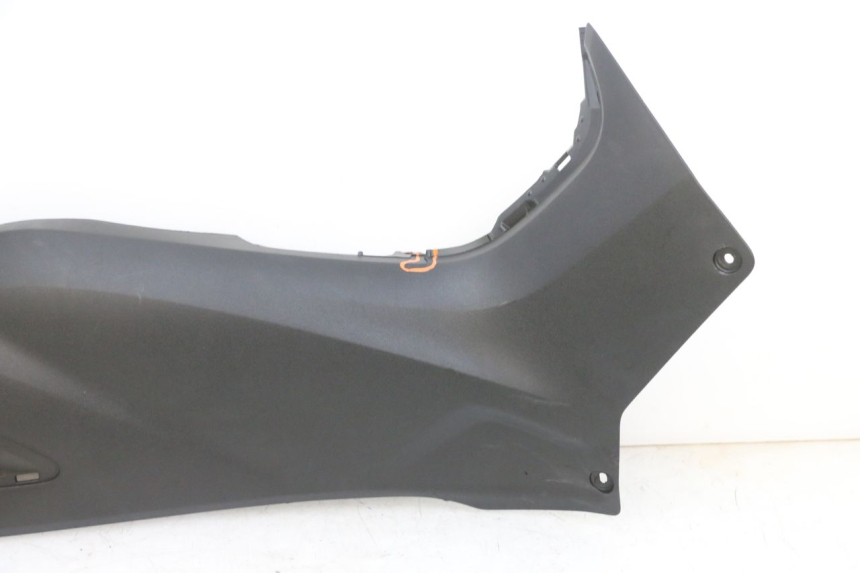 photo de TRITTBRETT VERKLEIDUNG MITTE RECHTS YAMAHA TRICITY 300 (2020 - 2024) - Hochauflösende Nahaufnahme