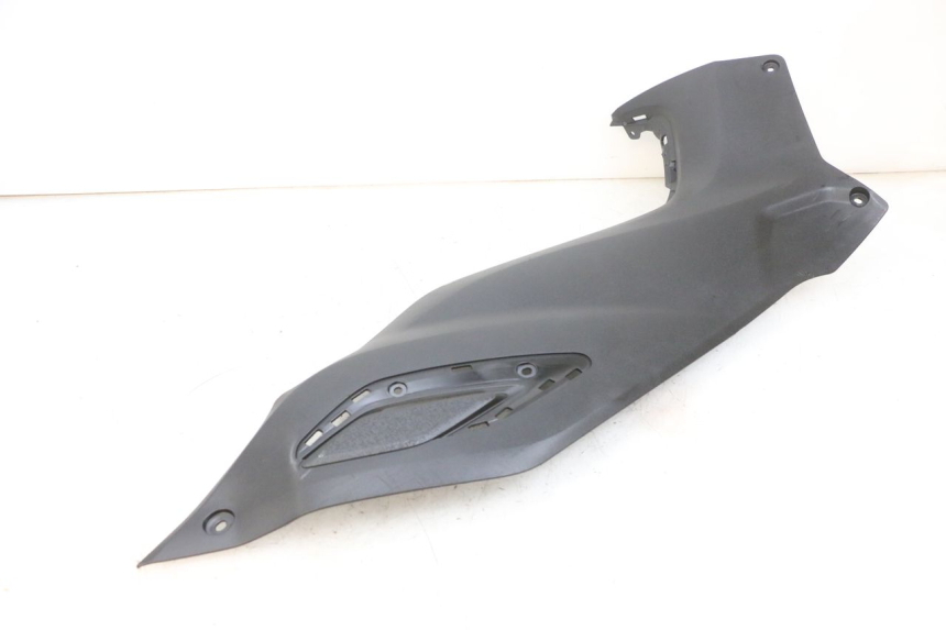 photo de TRITTBRETT VERKLEIDUNG MITTE RECHTS YAMAHA TRICITY 300 (2020 - 2024) - Oberflächenzustand und Material