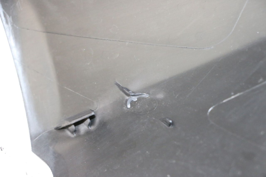 photo de TRITTBRETT VERKLEIDUNG MITTE RECHTS YAMAHA XMAX X-MAX 125 (2021 - 2025)