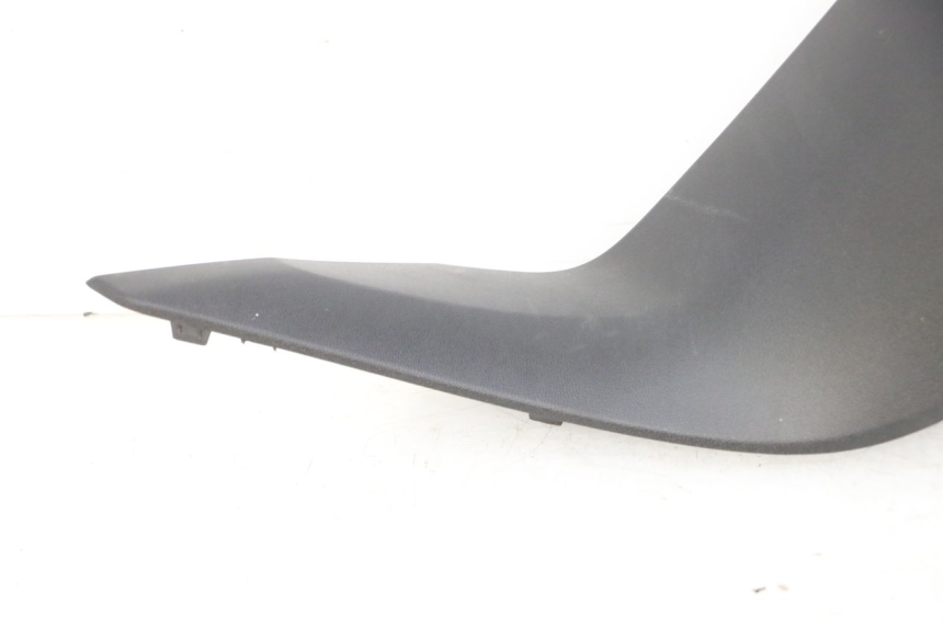 photo de TRITTBRETT VERKLEIDUNG MITTE RECHTS YAMAHA XMAX X-MAX 125 (2021 - 2025)