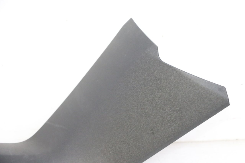 photo de TRITTBRETT VERKLEIDUNG MITTE RECHTS YAMAHA XMAX X-MAX 125 (2021 - 2025)