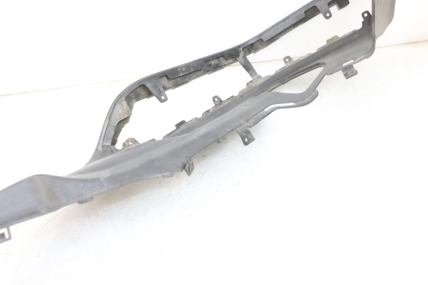 photo de TRITTBRETT VERKLEIDUNG MITTE LINKS SUZUKI BURGMAN 650 (2013 - 2020)