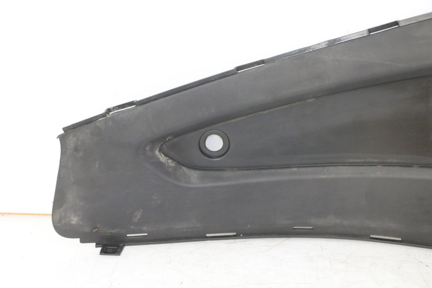 photo de TRITTBRETT VERKLEIDUNG MITTE LINKS GILERA NEXUS 300 (2008 - 2013)
