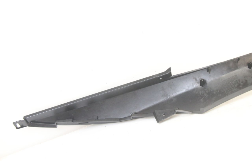 photo de TRITTBRETT VERKLEIDUNG MITTE LINKS PIAGGIO MP3 500 (2014 - 2016)