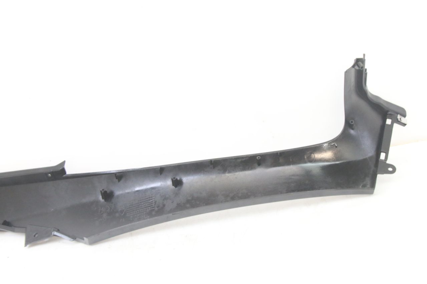 photo de TRITTBRETT VERKLEIDUNG MITTE LINKS PIAGGIO MP3 500 (2014 - 2016)
