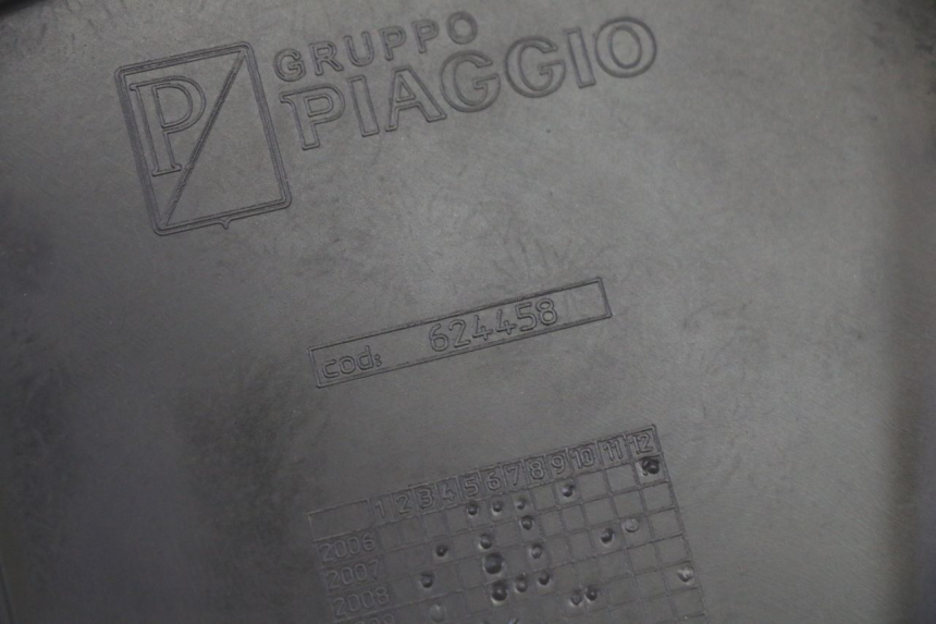 photo de TRITTBRETT VERKLEIDUNG MITTE LINKS PIAGGIO MP3 500 (2011 - 2015)