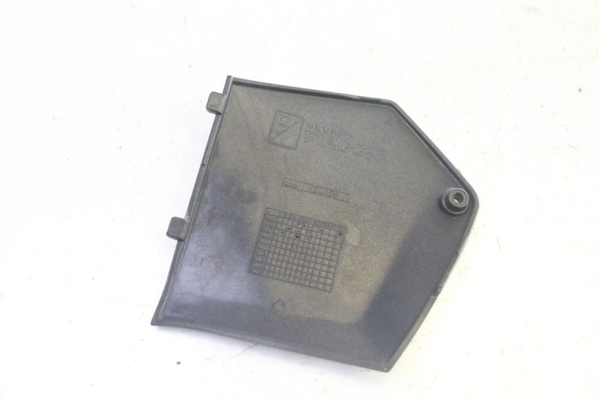 photo de TRITTBRETT VERKLEIDUNG MITTE LINKS PIAGGIO MP3 RL 250 (2007 - 2010) - Zoom auf Gebrauchszustand