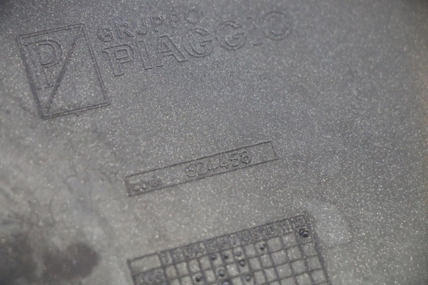 photo de TRITTBRETT VERKLEIDUNG MITTE LINKS PIAGGIO MP3 RL 250 (2007 - 2010) - Technische Nahaufnahme