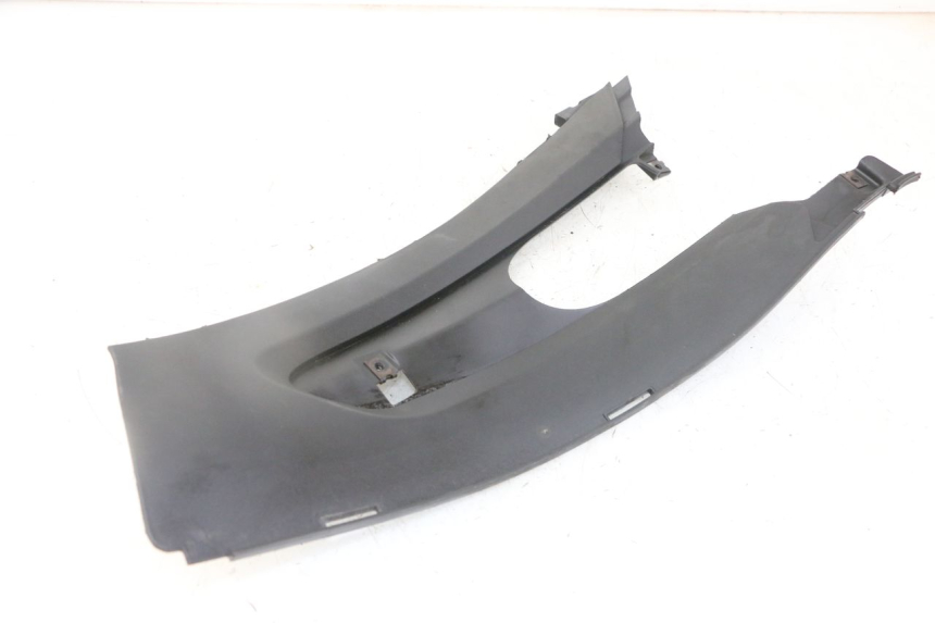 photo de TRITTBRETT VERKLEIDUNG MITTE LINKS GILERA RUNNER SL 50 (2006 - 2009)