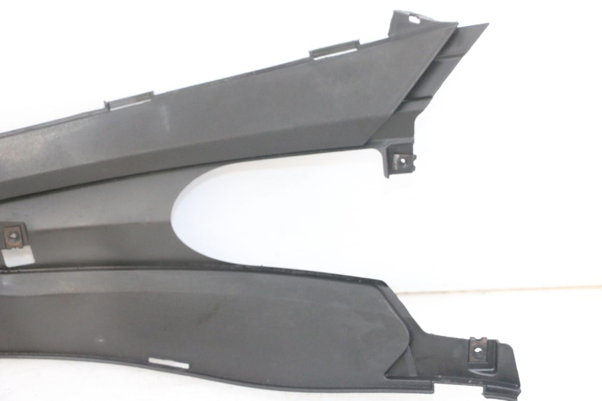 photo de TRITTBRETT VERKLEIDUNG MITTE LINKS GILERA RUNNER SL 50 (2006 - 2009)