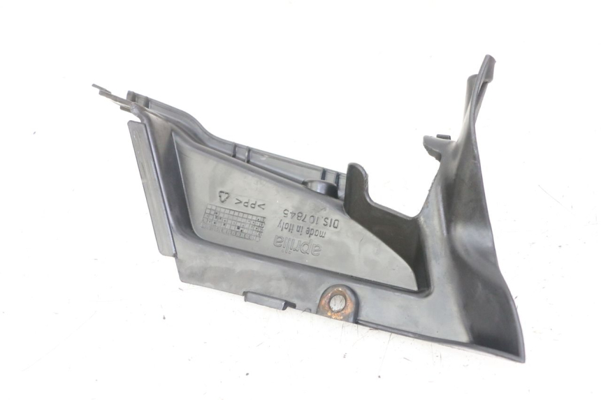 photo de TRITTBRETT VERKLEIDUNG MITTE LINKS APRILIA SCARABEO GT TOURING 125 (1999 - 2005)
