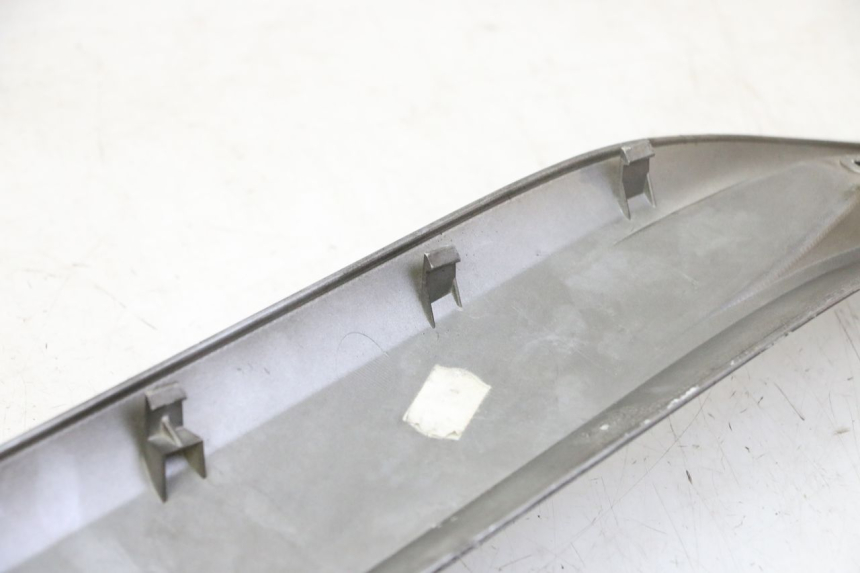 photo de TRITTBRETT VERKLEIDUNG MITTE LINKS YAMAHA X-MAX XMAX 125 (2010 - 2014)