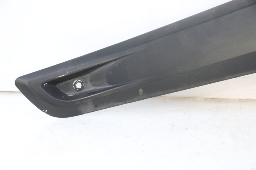 photo de TRITTBRETT VERKLEIDUNG MITTE LINKS YAMAHA X-MAX XMAX 125 (2010 - 2014)