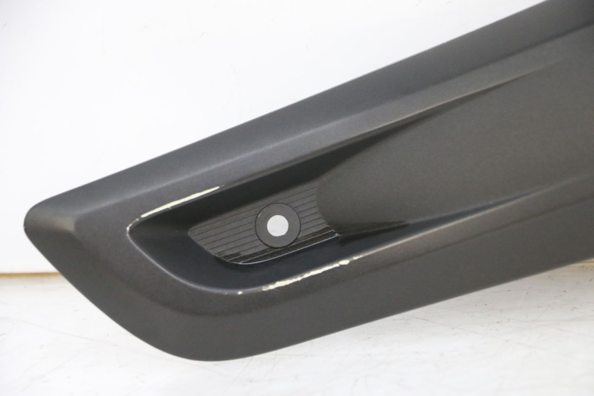 photo de TRITTBRETT VERKLEIDUNG MITTE LINKS YAMAHA X-MAX XMAX 125 (2010 - 2014)