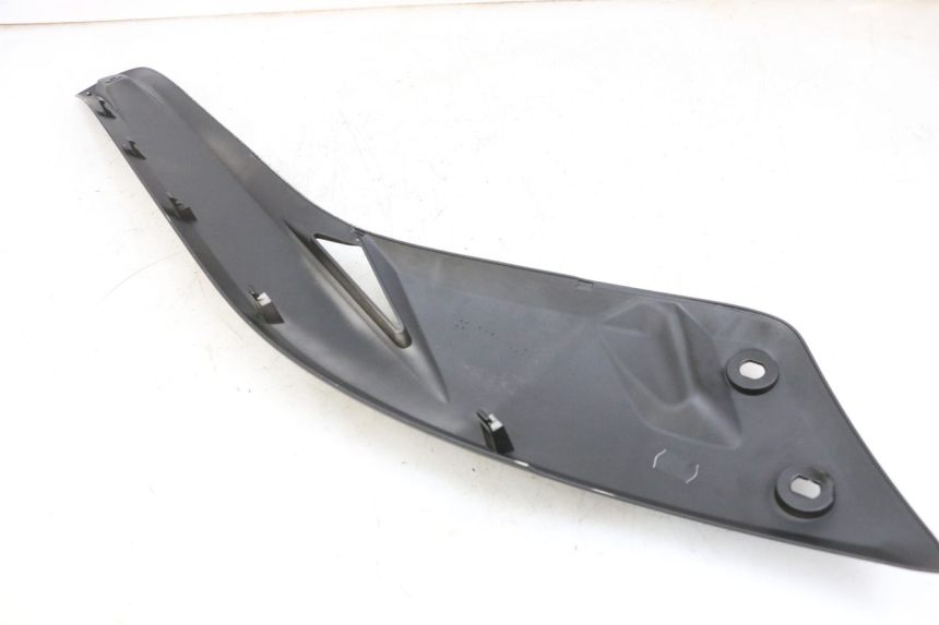 photo de TRITTBRETT VERKLEIDUNG MITTE LINKS YAMAHA X-MAX XMAX 125 (2010 - 2014)