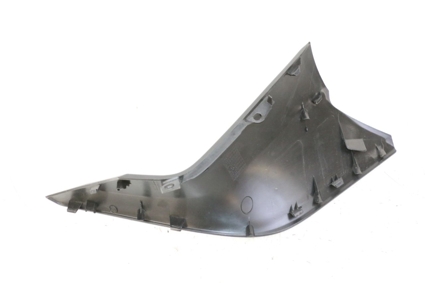 photo de TRITTBRETT VERKLEIDUNG MITTE LINKS YAMAHA XMAX X-MAX 125 (2021 - 2025)