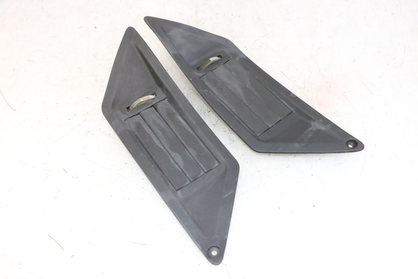 photo de TRITTBRETT VERKLEIDUNG MITTE GILERA NEXUS 300 (2008 - 2013)