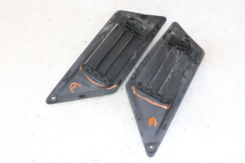 photo de TRITTBRETT VERKLEIDUNG MITTE GILERA NEXUS 300 (2008 - 2013)