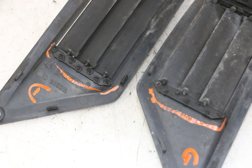photo de TRITTBRETT VERKLEIDUNG MITTE GILERA NEXUS 300 (2008 - 2013)