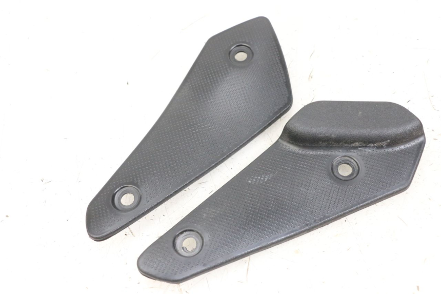 photo de TRITTBRETT VERKLEIDUNG MITTE MOTO GUZZI NORGE 8V GT 1200 (2011 - 2016)
