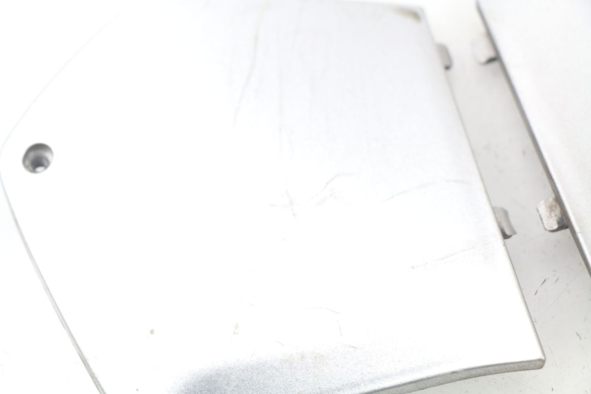 photo de TRITTBRETT VERKLEIDUNG MITTE PIAGGIO MP3 125 (2006 - 2014)