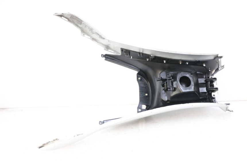 photo de TRITTBRETT VERKLEIDUNG MITTE PIAGGIO MP3 125 (2006 - 2014)