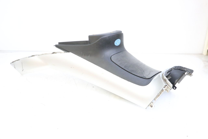 photo de TRITTBRETT VERKLEIDUNG MITTE PIAGGIO MP3 125 (2006 - 2014)