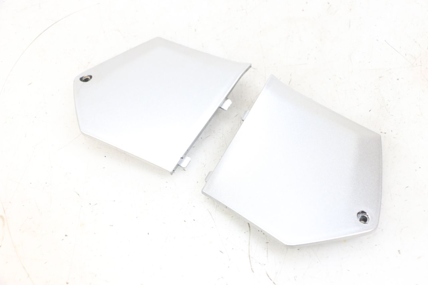 photo de FUSSRAUMVERBINDUNG PIAGGIO MP3 RL 250 (2007 - 2010) - Hauptansicht