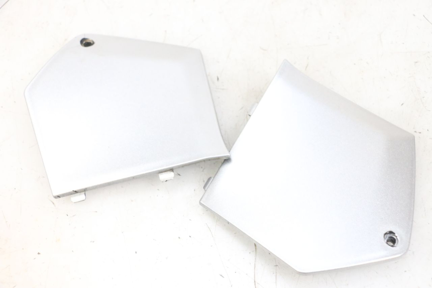 photo de FUSSRAUMVERBINDUNG PIAGGIO MP3 RL 250 (2007 - 2010) - Oberflächenzustand und Material