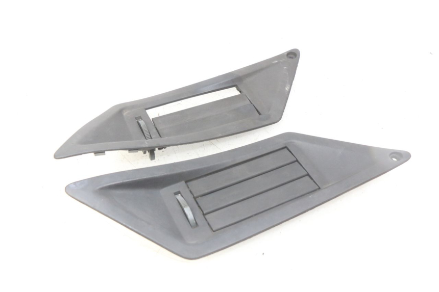 photo de TRITTBRETT VERKLEIDUNG MITTE GILERA NEXUS 125 (2009 - 2013)