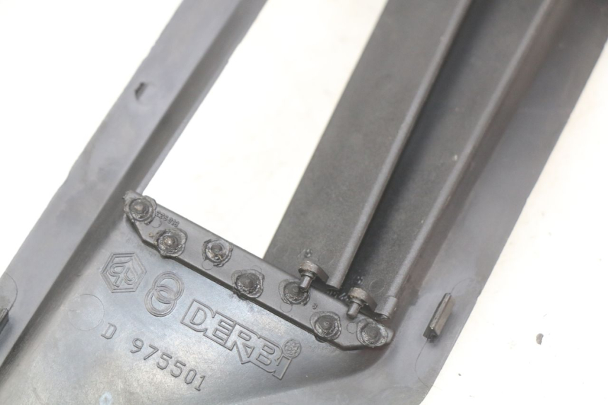 photo de TRITTBRETT VERKLEIDUNG MITTE GILERA NEXUS 125 (2009 - 2013)