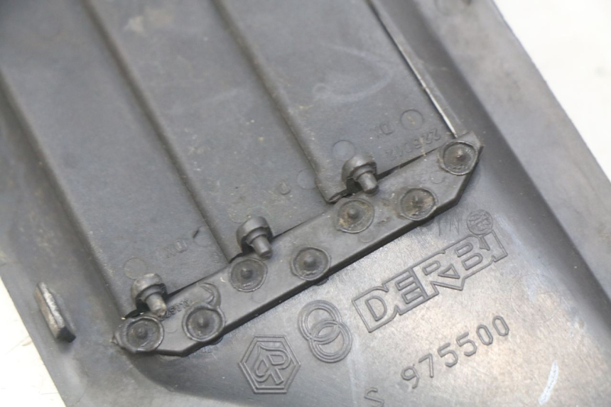 photo de TRITTBRETT VERKLEIDUNG MITTE GILERA NEXUS 125 (2009 - 2013)