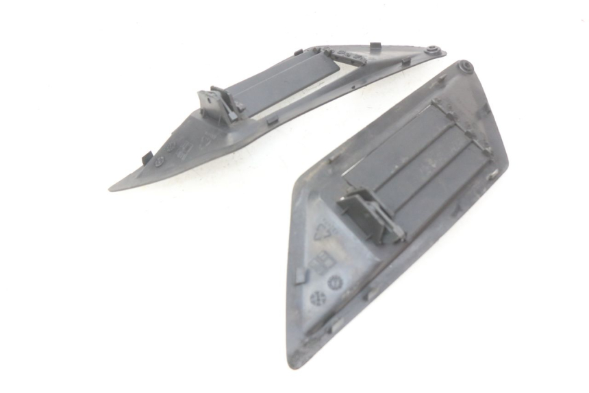 photo de TRITTBRETT VERKLEIDUNG MITTE GILERA NEXUS 125 (2009 - 2013)