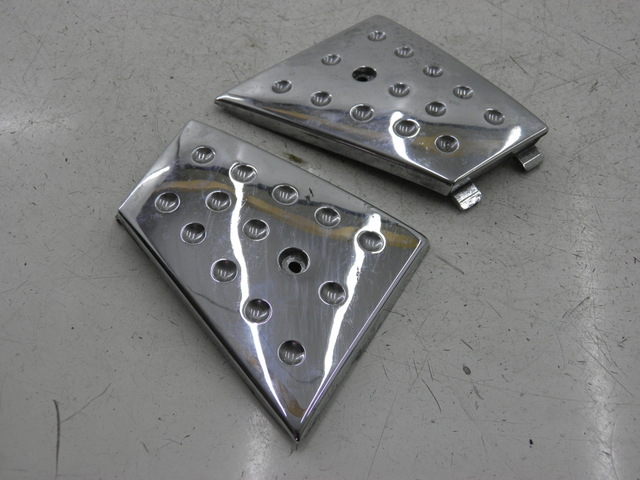 photo de TRITTBRETT VERKLEIDUNG MITTE PIAGGIO XEVO - X EVO 125 (2010 - 2015)