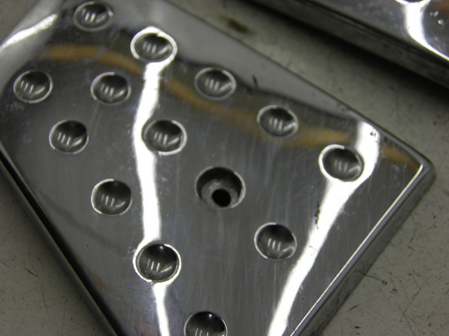 photo de TRITTBRETT VERKLEIDUNG MITTE PIAGGIO XEVO - X EVO 125 (2010 - 2015)