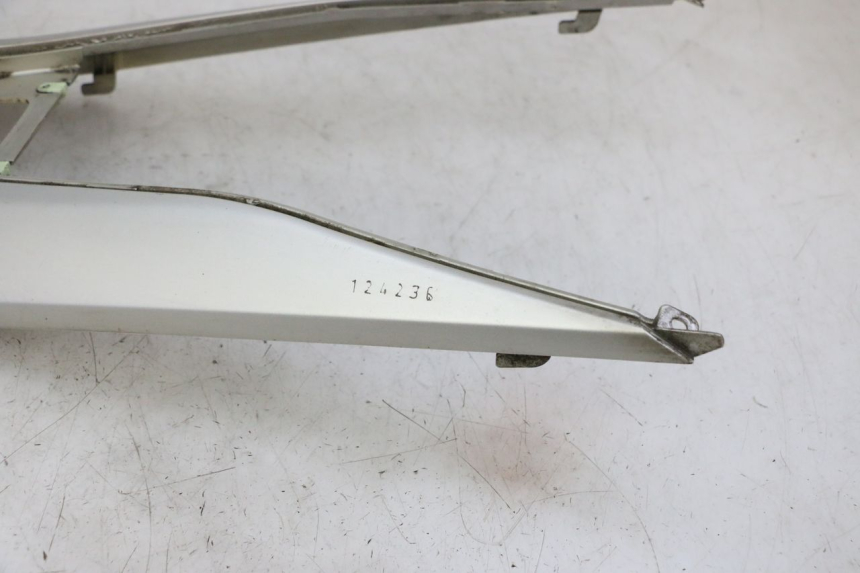 photo de TRITTBRETT VERKLEIDUNG MITTE PEUGEOT SATELIS 125 (2006 - 2009)