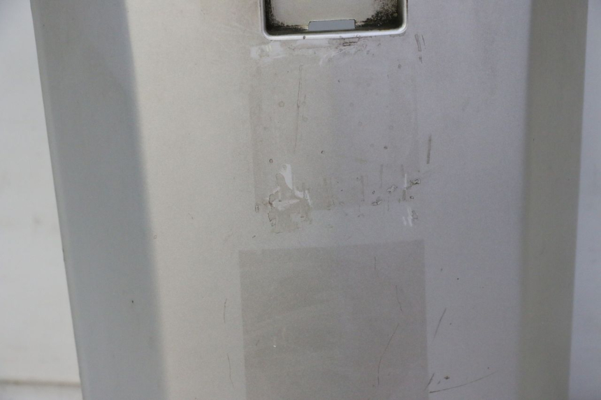 photo de TRITTBRETT VERKLEIDUNG MITTE PEUGEOT SATELIS 125 (2006 - 2009)