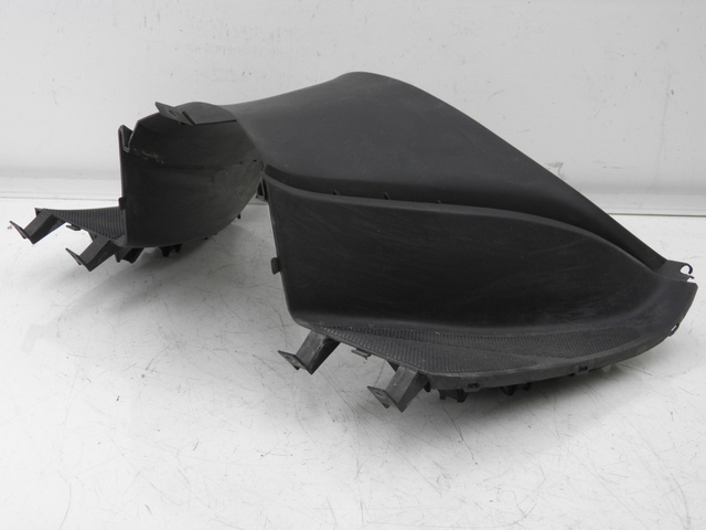 photo de TRITTBRETT VERKLEIDUNG MITTE YAMAHA YP MAJESTY 125 (2007 - 2010)