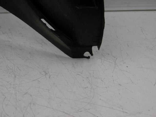 photo de TRITTBRETT VERKLEIDUNG MITTE YAMAHA YP MAJESTY 125 (2007 - 2010)