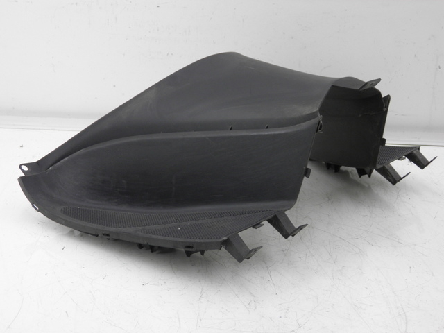 photo de TRITTBRETT VERKLEIDUNG MITTE YAMAHA YP MAJESTY 125 (2007 - 2010)