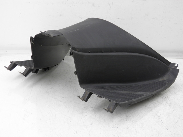 photo de TRITTBRETT VERKLEIDUNG MITTE YAMAHA YP MAJESTY 125 (2002 - 2006)