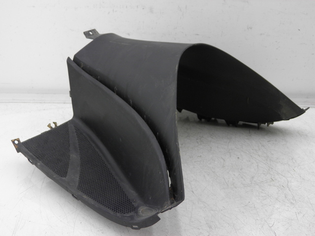 photo de TRITTBRETT VERKLEIDUNG MITTE YAMAHA YP MAJESTY 125 (2002 - 2006)