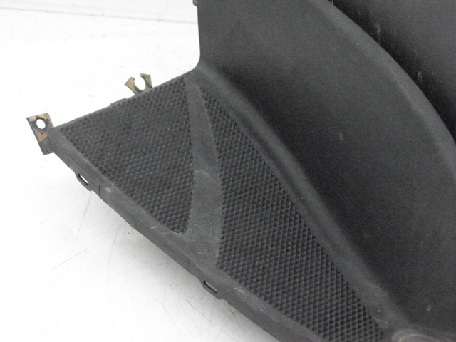 photo de TRITTBRETT VERKLEIDUNG MITTE YAMAHA YP MAJESTY 125 (2002 - 2006)