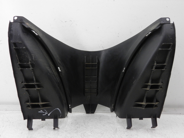 photo de TRITTBRETT VERKLEIDUNG MITTE YAMAHA YP MAJESTY 125 (2002 - 2006)