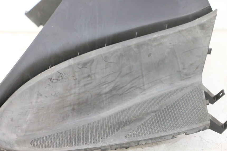 photo de TRITTBRETT VERKLEIDUNG MITTE YAMAHA YP MAJESTY 125 (2007 - 2010)