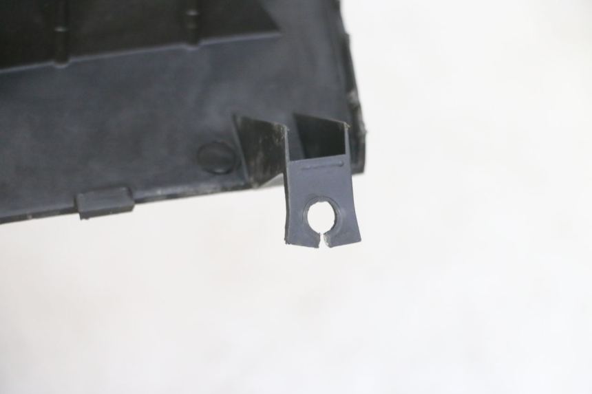 photo de TRITTBRETT VERKLEIDUNG MITTE YAMAHA YP MAJESTY 125 (2007 - 2010)